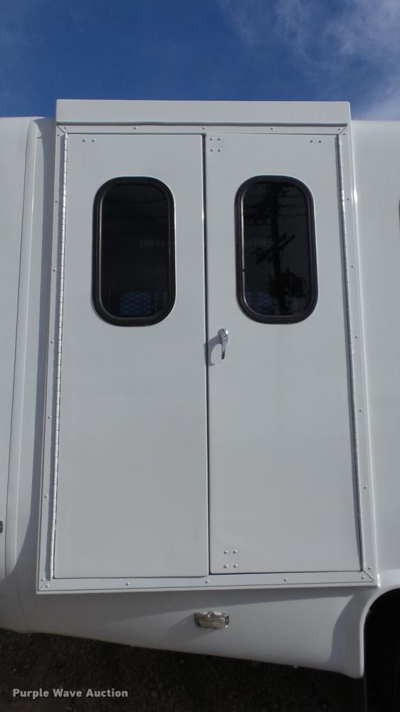 image for item J5721 2002 Ford Econoline E450 Super Duty Diamond shuttle bus