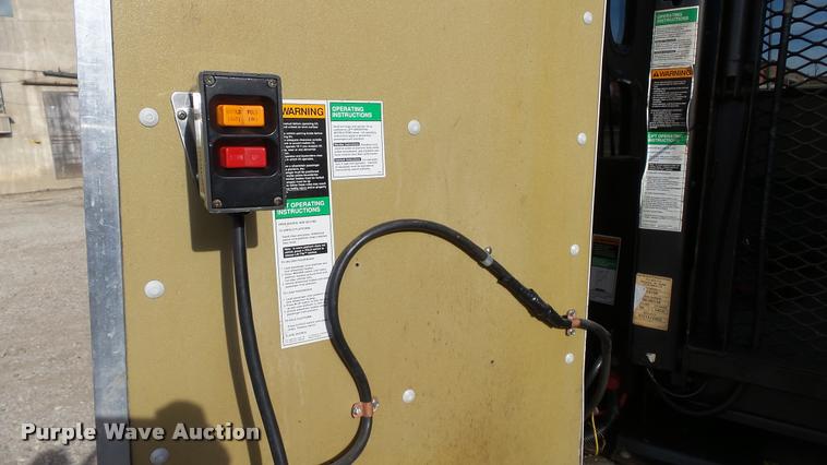 image for item J5721 2002 Ford Econoline E450 Super Duty Diamond shuttle bus