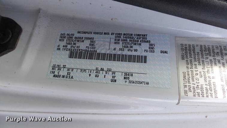 image for item J5721 2002 Ford Econoline E450 Super Duty Diamond shuttle bus