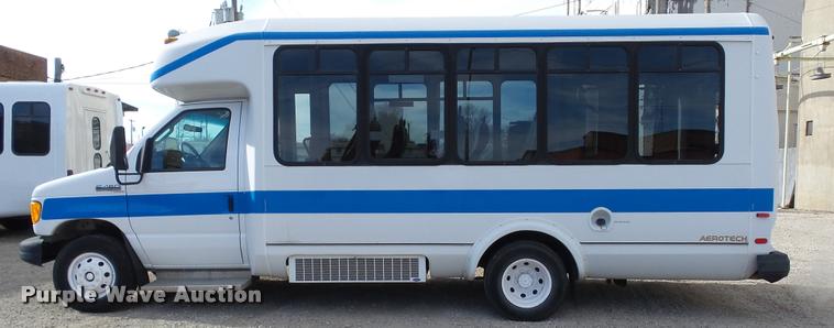image for item J5722 2007 Ford Econoline E450 Super Duty Aerotech shuttle bus