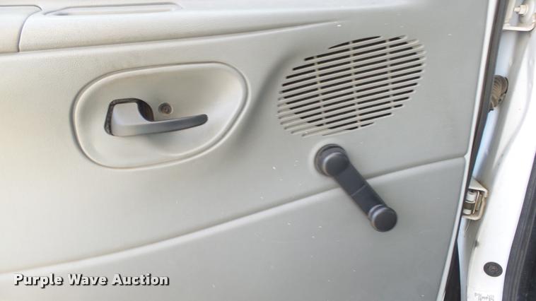 image for item J5722 2007 Ford Econoline E450 Super Duty Aerotech shuttle bus