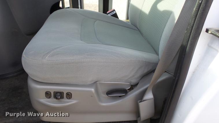 image for item J5722 2007 Ford Econoline E450 Super Duty Aerotech shuttle bus