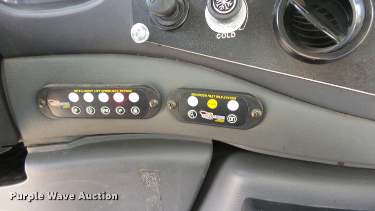 image for item J5722 2007 Ford Econoline E450 Super Duty Aerotech shuttle bus