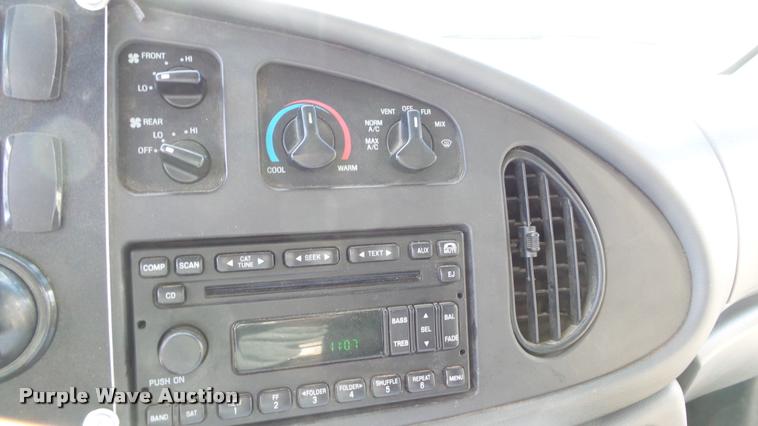 image for item J5722 2007 Ford Econoline E450 Super Duty Aerotech shuttle bus