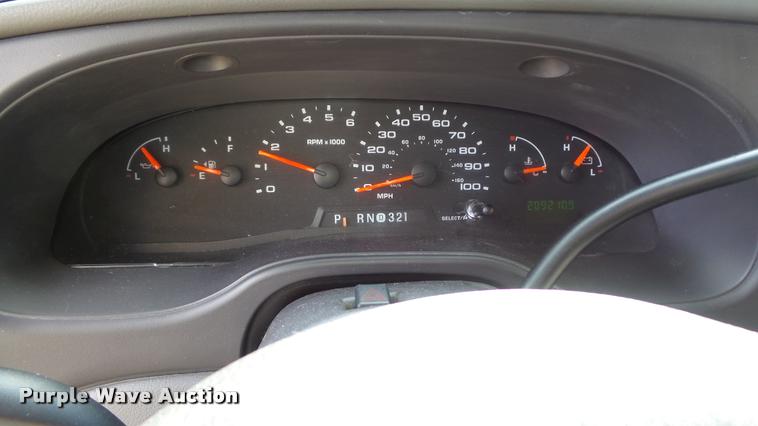 image for item J5722 2007 Ford Econoline E450 Super Duty Aerotech shuttle bus