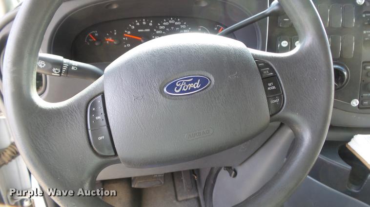 image for item J5722 2007 Ford Econoline E450 Super Duty Aerotech shuttle bus