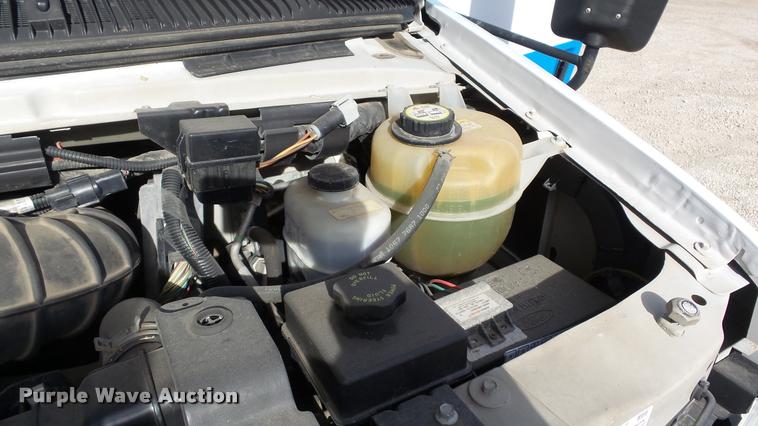 image for item J5722 2007 Ford Econoline E450 Super Duty Aerotech shuttle bus