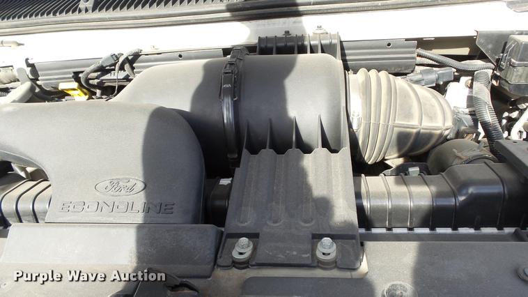 image for item J5722 2007 Ford Econoline E450 Super Duty Aerotech shuttle bus