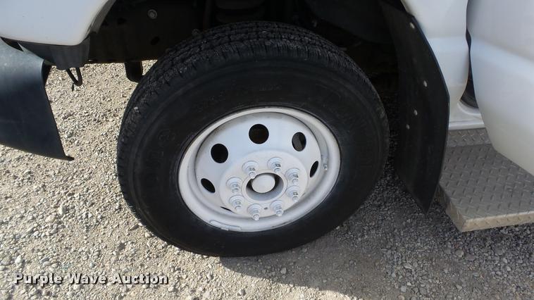 image for item J5722 2007 Ford Econoline E450 Super Duty Aerotech shuttle bus