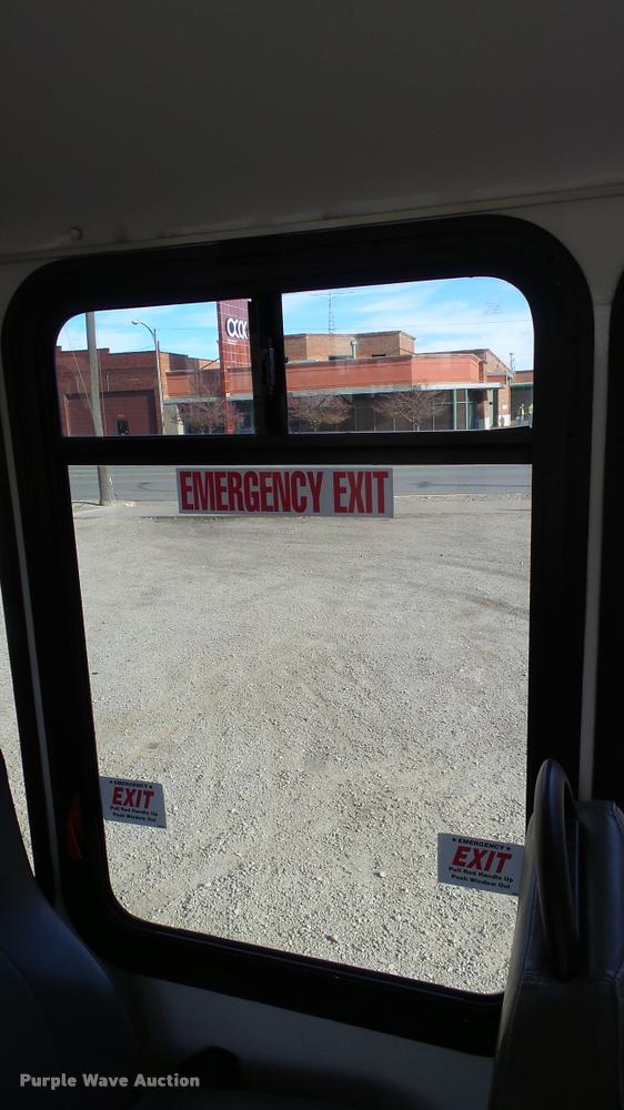 image for item J5722 2007 Ford Econoline E450 Super Duty Aerotech shuttle bus