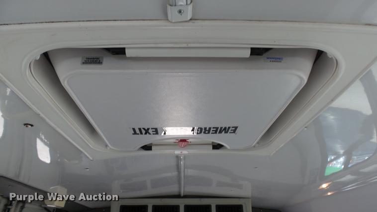 image for item J5722 2007 Ford Econoline E450 Super Duty Aerotech shuttle bus