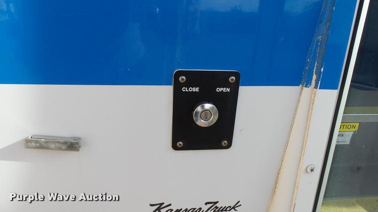 image for item J5722 2007 Ford Econoline E450 Super Duty Aerotech shuttle bus