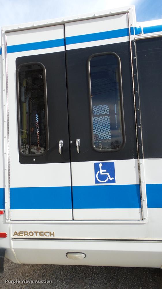 image for item J5722 2007 Ford Econoline E450 Super Duty Aerotech shuttle bus