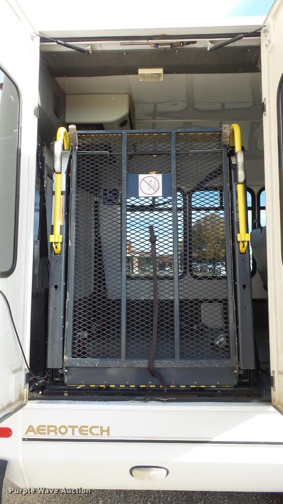 image for item J5722 2007 Ford Econoline E450 Super Duty Aerotech shuttle bus