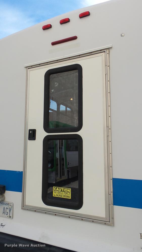 image for item J5722 2007 Ford Econoline E450 Super Duty Aerotech shuttle bus