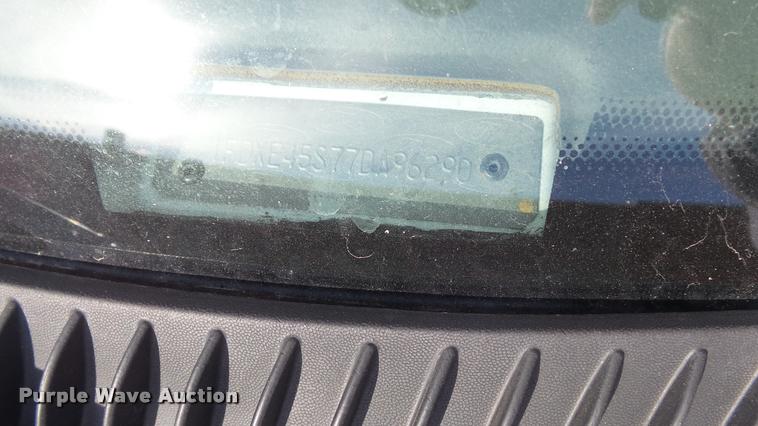 image for item J5722 2007 Ford Econoline E450 Super Duty Aerotech shuttle bus