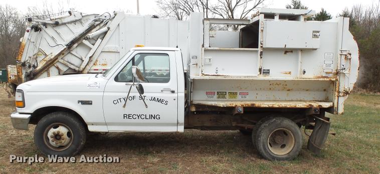 image for item K1009 1995 Ford F350 refuse truck