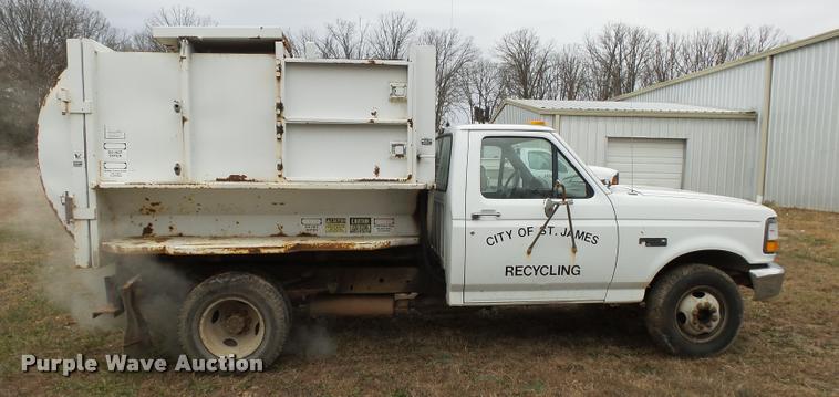 image for item K1009 1995 Ford F350 refuse truck
