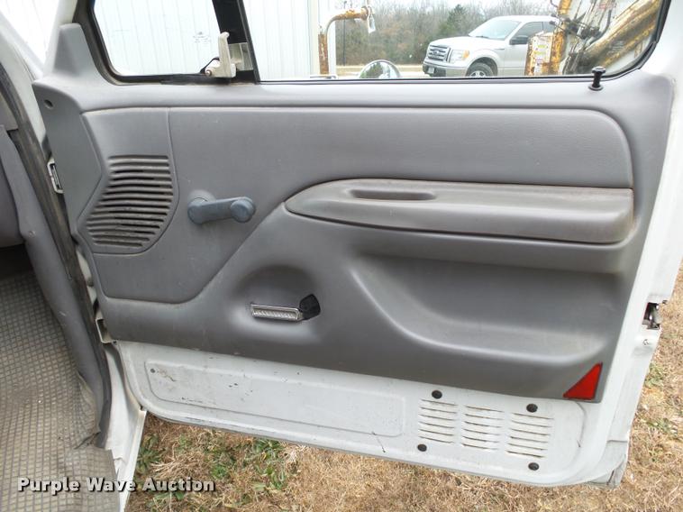 image for item K1009 1995 Ford F350 refuse truck