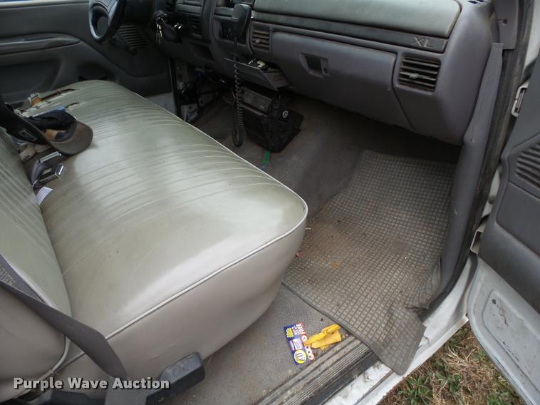 image for item K1009 1995 Ford F350 refuse truck