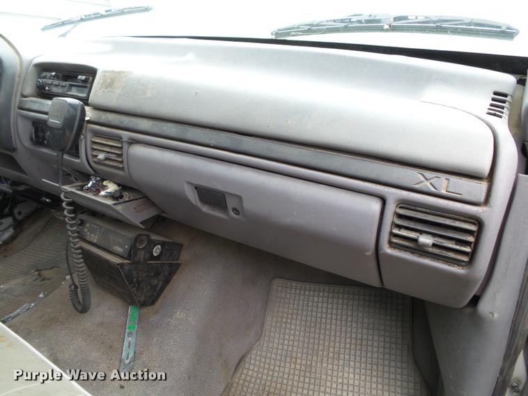 image for item K1009 1995 Ford F350 refuse truck