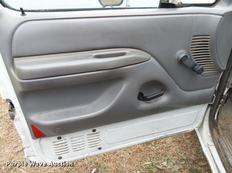 image for item K1009 1995 Ford F350 refuse truck