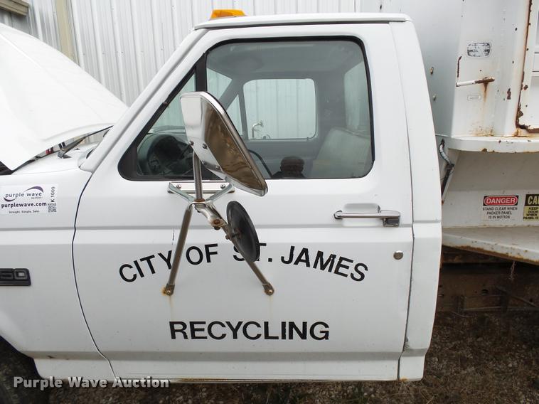 image for item K1009 1995 Ford F350 refuse truck
