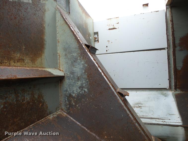 image for item K1009 1995 Ford F350 refuse truck