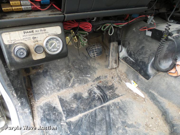 image for item K1010 2002 GMC C8500 refuse truck