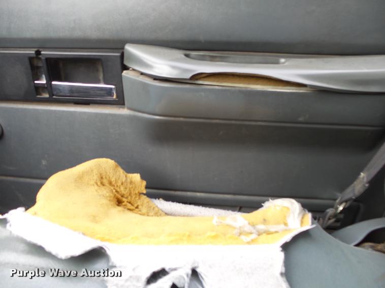 image for item K1010 2002 GMC C8500 refuse truck