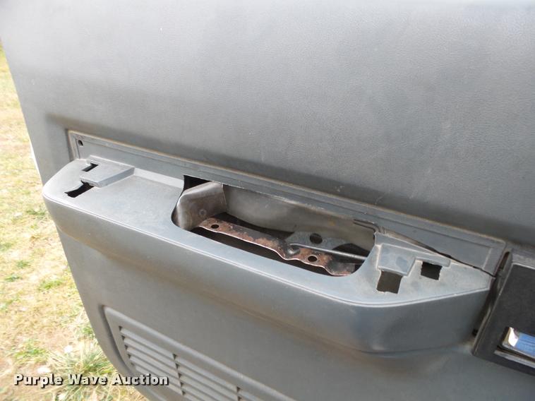 image for item K1010 2002 GMC C8500 refuse truck