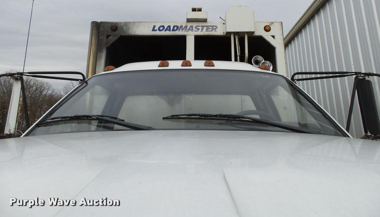 image for item K1010 2002 GMC C8500 refuse truck