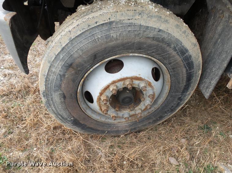 image for item K1010 2002 GMC C8500 refuse truck