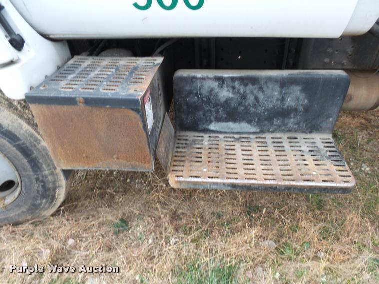 image for item K1010 2002 GMC C8500 refuse truck