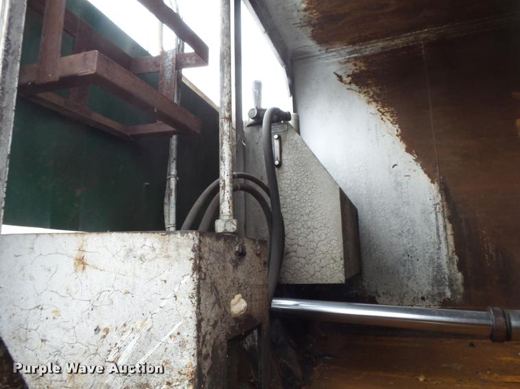 image for item K1010 2002 GMC C8500 refuse truck