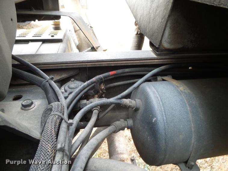 image for item K1010 2002 GMC C8500 refuse truck