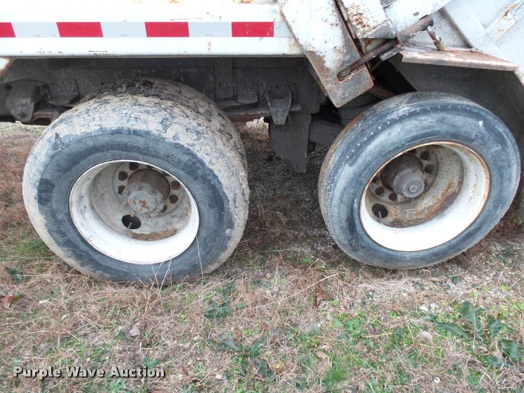 image for item K1010 2002 GMC C8500 refuse truck