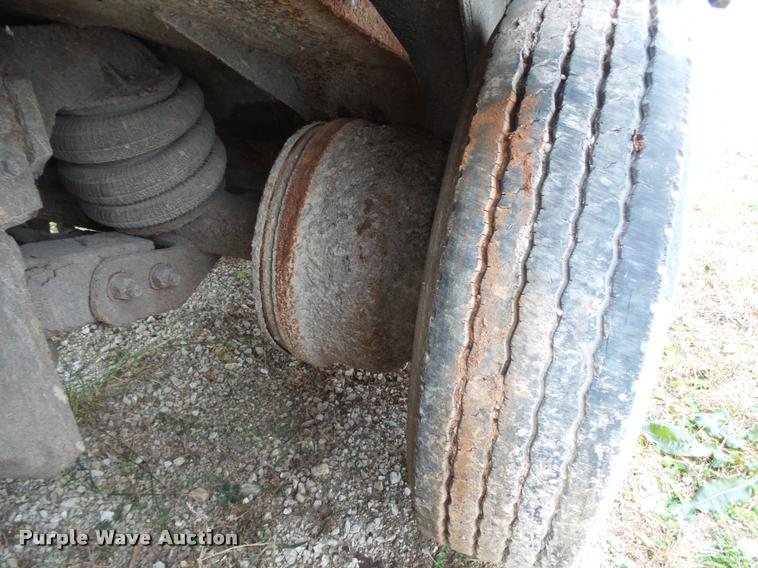 image for item K1010 2002 GMC C8500 refuse truck