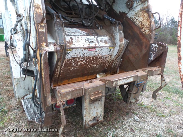 image for item K1010 2002 GMC C8500 refuse truck