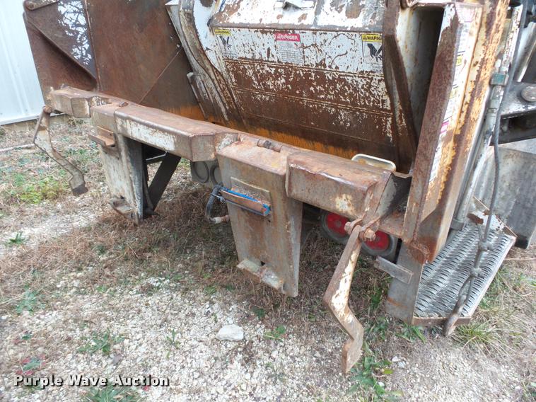 image for item K1010 2002 GMC C8500 refuse truck