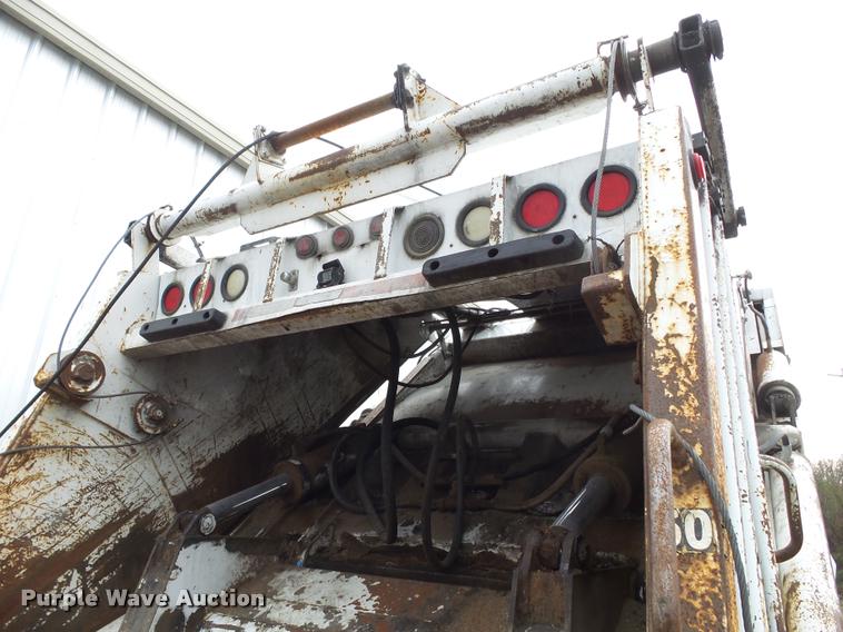 image for item K1010 2002 GMC C8500 refuse truck