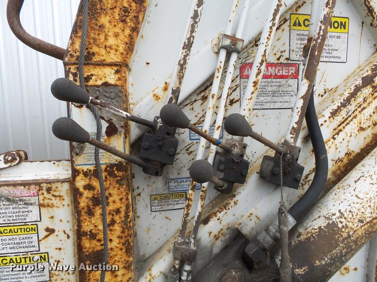 image for item K1010 2002 GMC C8500 refuse truck