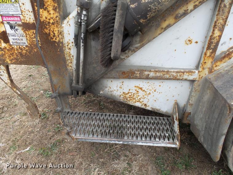 image for item K1010 2002 GMC C8500 refuse truck