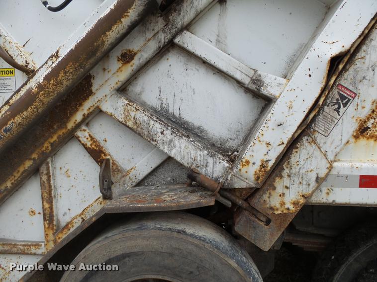 image for item K1010 2002 GMC C8500 refuse truck