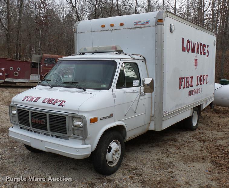 image for item K3413 1988 GMC Vandura G3500 box truck