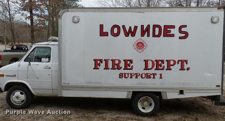 image for item K3413 1988 GMC Vandura G3500 box truck