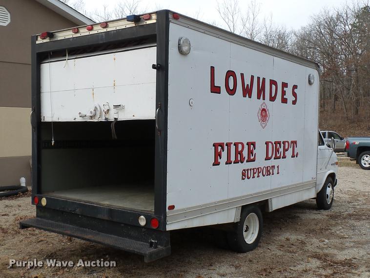 image for item K3413 1988 GMC Vandura G3500 box truck