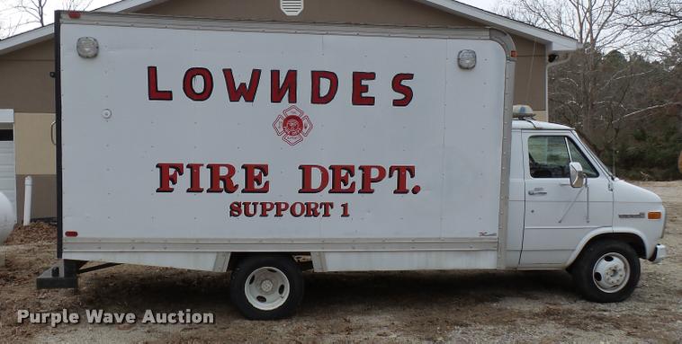 image for item K3413 1988 GMC Vandura G3500 box truck