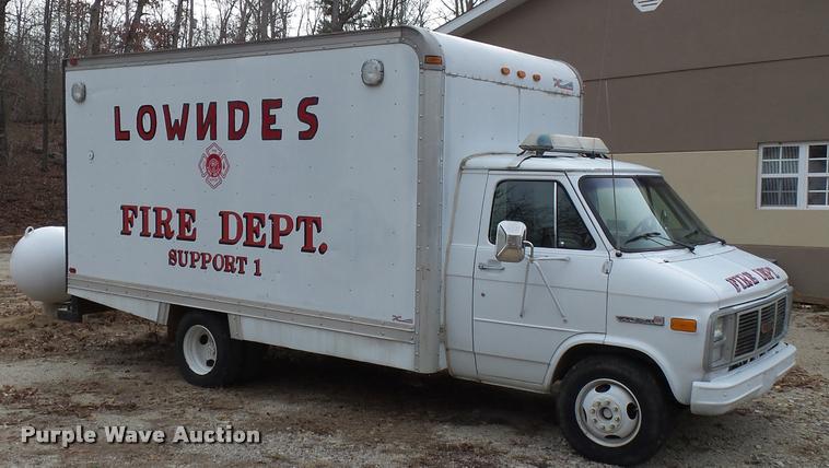 image for item K3413 1988 GMC Vandura G3500 box truck