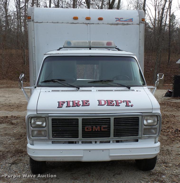 image for item K3413 1988 GMC Vandura G3500 box truck